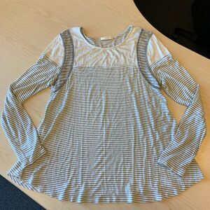 Le Lis Light Crochet Tunic Top sz M NWOT